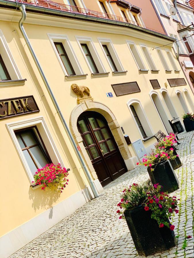 Hotel, Apartament Pod Zlotym Lwem W Samym Centrum Miasta Z Darmowym Parkingiem VII 쿠드즈코 외부 사진