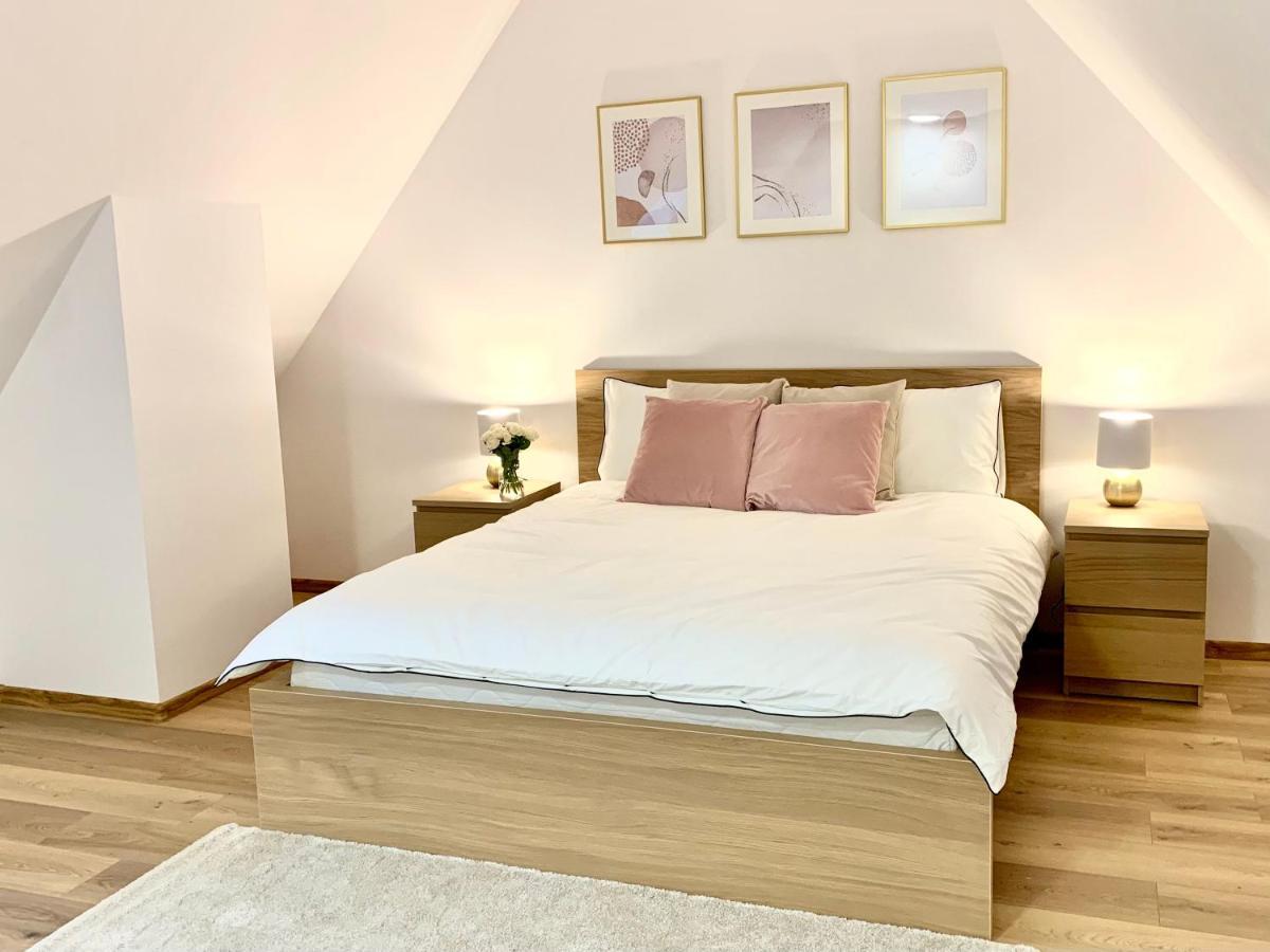 Hotel, Apartament Pod Zlotym Lwem W Samym Centrum Miasta Z Darmowym Parkingiem VII 쿠드즈코 외부 사진