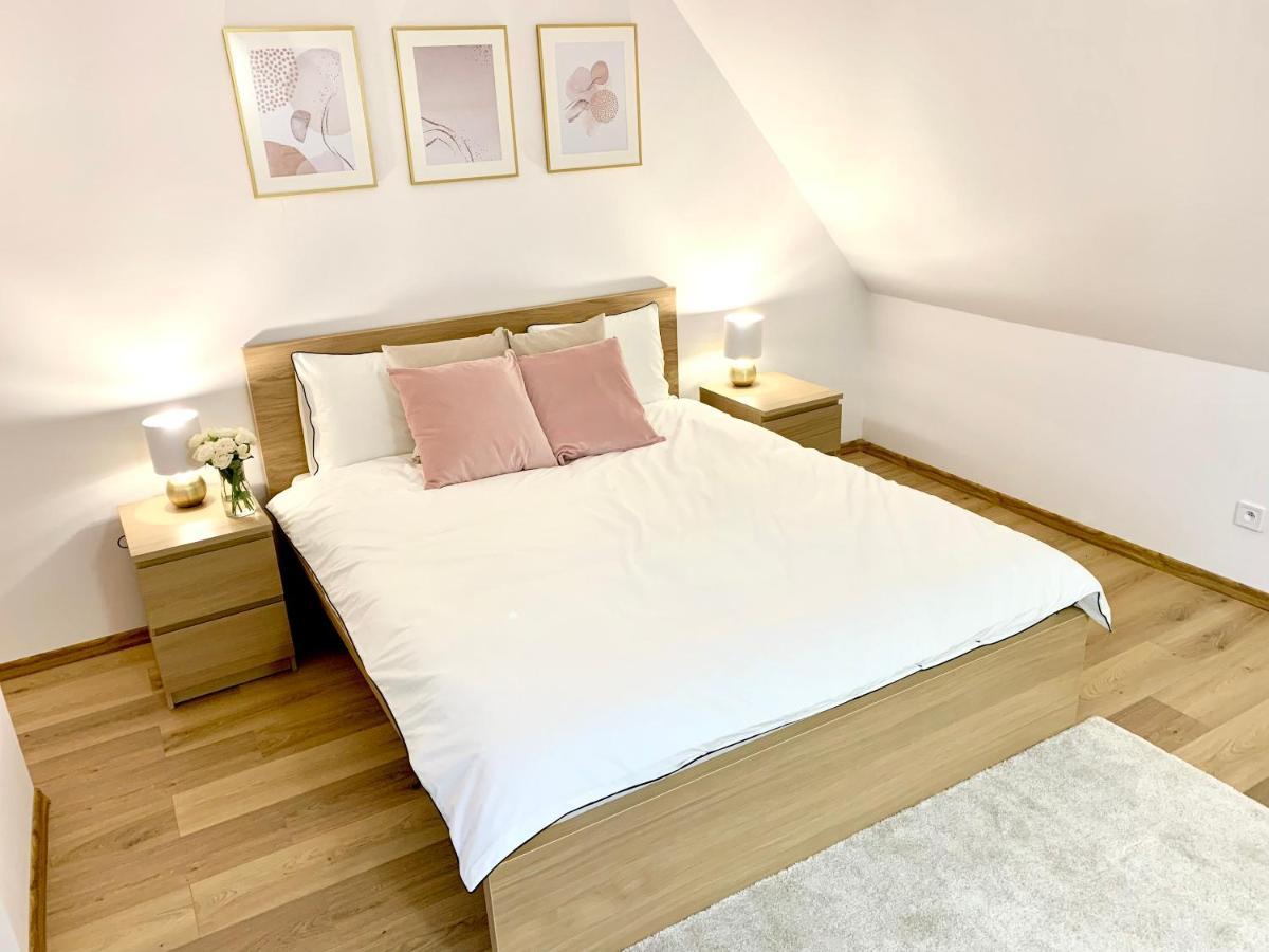 Hotel, Apartament Pod Zlotym Lwem W Samym Centrum Miasta Z Darmowym Parkingiem VII 쿠드즈코 외부 사진